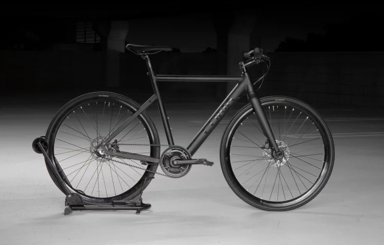 Luna Cycle Fixed Stealth Electric Bike